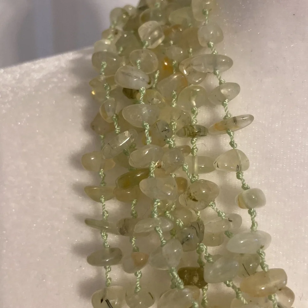 Stunning Multi-Strand Polished Peridot Chip and Mother of Pearl Flower Necklace - Picture 4 of 6